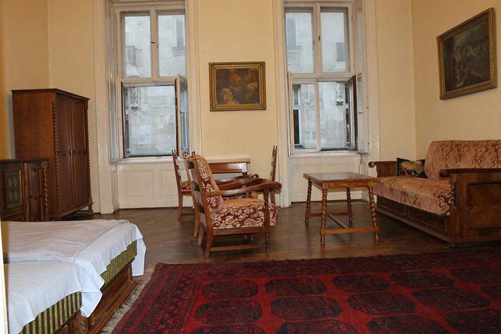 City Center Apartment Budapest Bagian luar foto